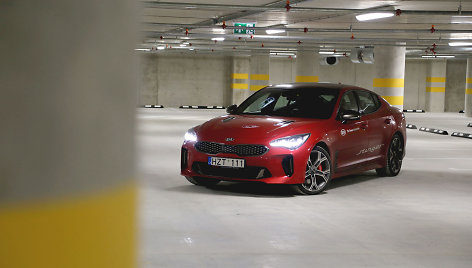 „Kia Stinger“ – korėjietiškas modelis, galintis pasikandžioti su vokiškais