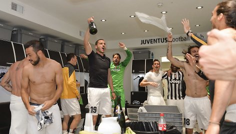 „Juventus“ futbolininkai švenčia čempionų titulą