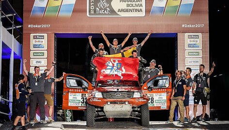 A.Juknevičius ir D.Vaičiulis Dakaro fini&scaron;o podiume