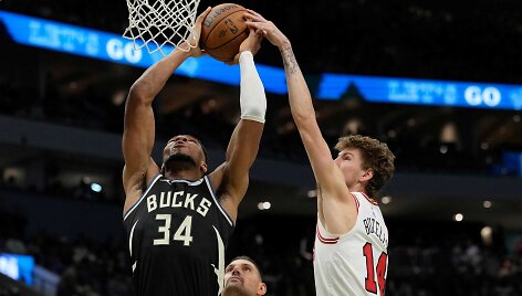 Matas Buzelis ir Giannis Antetokounmpo 