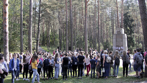 Panerių memoriale paminėtos Vilniaus geto likvidavimo 75-osios metinės
