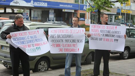 Piketuojantys VVT darbuotojai