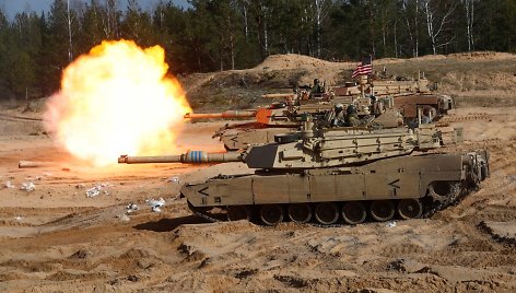 „Abrams“ tankas / INTS KALNINS / REUTERS