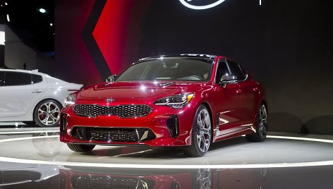 „KIA Stinger“ pristatomas Detroito automobilių parodoje