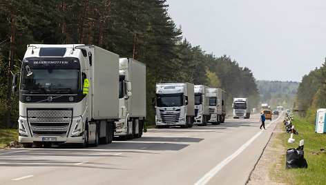 Sunkvežimių eilė link Medininkų