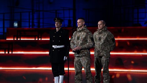 &bdquo;Lietuvos karžygio&ldquo; apdovanojimas &ndash; skęstančią merginą i&scaron;gelbėjusiam kariui