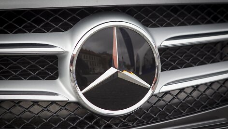 Rotu&scaron;ės aik&scaron;tėje pristatyti naujausi &bdquo;Mercedes-Benz&ldquo; modeliai