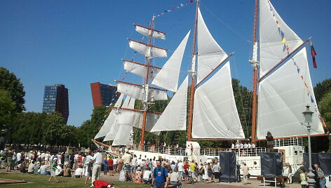 &bdquo;Meridianas&ldquo; pasipuo&scaron;ė burėmis