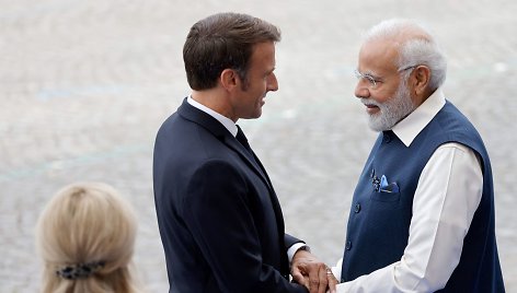 Prancūzijos prezidentas Emmanuelis Macronas ir Indijos premjeras Narendra Modi