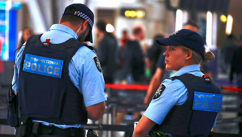 Australijos policijos pareigūnai Sidnėjaus oro uoste