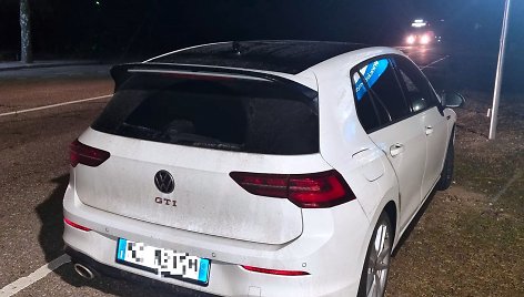 Bylos įkalčiai: sulaikytas „VW Golf“ automobilis