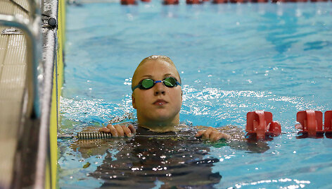 Pirmi medaliai &ndash; ki&scaron;enėje: gimtajame Kaune R.Meilutytė per 5 minutes nuskynė du aukso apdovanojimus