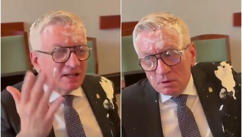 Tortu apmėtytas Poznanės prezidentas Jacekas Jaśkowiakas