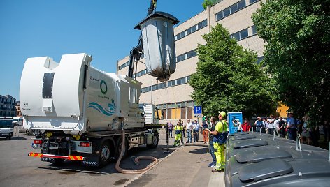 Kauno įsigyta vienintelė Baltijos šalyse konteinerių valymo mašina