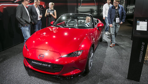 &bdquo;Mazda&ldquo; stendas Frankfurto automobilių parodoje
