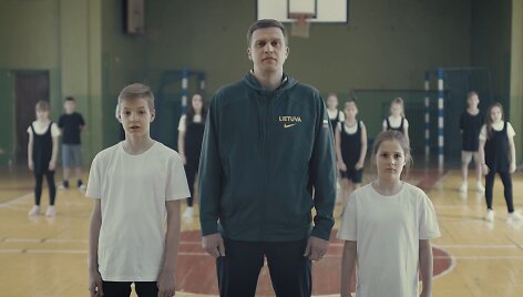 Kadras i&scaron; socialinės reklamos su Dainiumi Adomaičiu