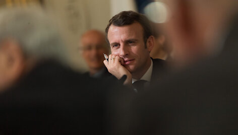 Emmanuelis Macronas nacionaliniuose debatuose su intelektualais