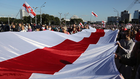 Minsko gatvėse – tūkstančiai protestuotojų