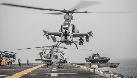 Ant &bdquo;USS Boxer&ldquo; denio &ndash; &scaron;arvuota pėstininkų kovos ma&scaron;ina LAV 