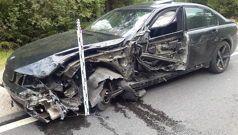 Netoli Prienų į avariją pateko sunkvežimis ir trys lengvieji automobiliai