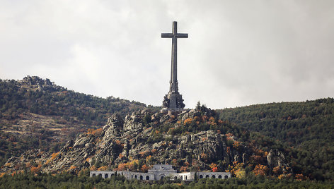 F.Franco palaikai laikomi įspūdingame mauzoliejuje