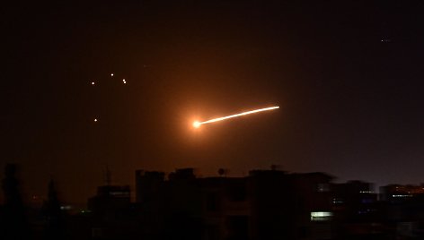 Iranas paleido raketas į Izraelį