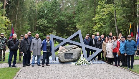 Jaučakiai, paminklas žydų genocido aukoms 