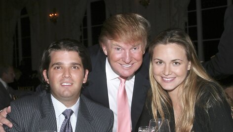 Donaldas Trumpas ir jo sūnus Donaldas Trumpas jaunesnysis su žmona Vanessa