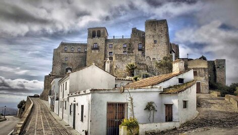 &bdquo;La Posada&ldquo; pilis