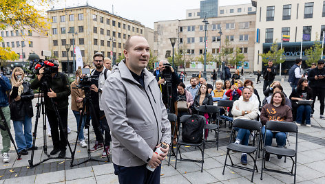 Gintautas Jakštas susitiko su protestuojančiais mokytojais