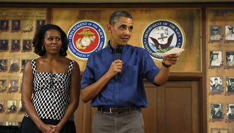 Barackas Obama su žmona Michelle jūrų pėstininkų bazėje