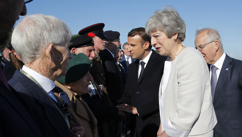 E.Macronas ir Th.May padėkojo Normandijos operacijos didvyriams