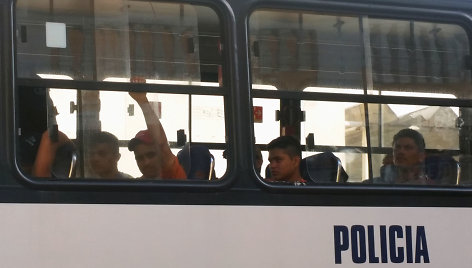 Išgelbėti migrantai policijos autobuse Meksikoje