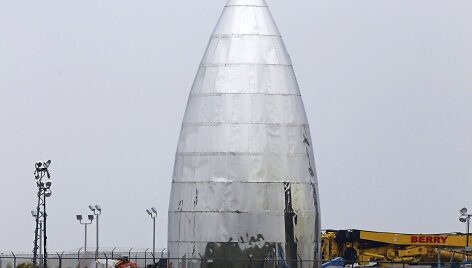 E.Muskas pademonstravo Marso raketos &bdquo;Starship&ldquo; prototipą.