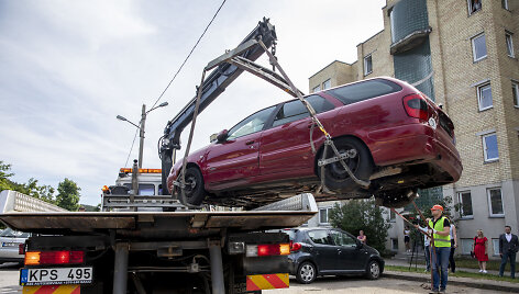 Be&scaron;eimininkių automobilių nutempimo darbai