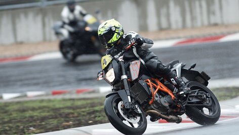 &bdquo;California Superbike School&ldquo; mokymai &bdquo;Bikernieki&ldquo; trasoje