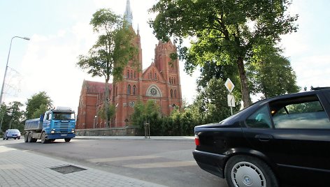 Kelionės kultūros keliais - kastinys ir akmenys Salantuose