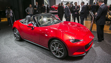 &bdquo;Mazda&ldquo; stendas Frankfurto automobilių parodoje