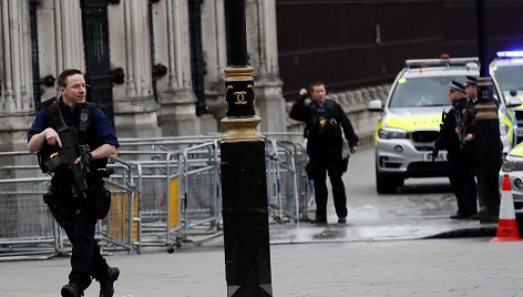 Kruvini trečiadienio įvykiai Londono širdyje prie parlamento