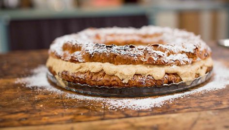 Prancūziškas plikytos tešlos su riešutiniu kremu tortas „Paris Brest“