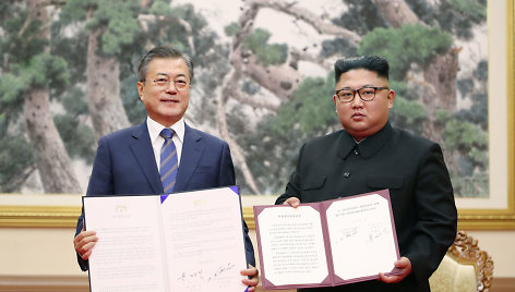 Moon Jae-inas ir Kim Jong Unas 