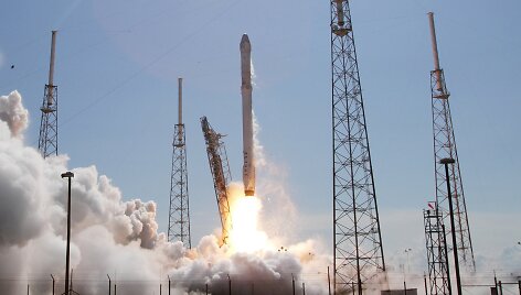 &bdquo;SpaceX&ldquo; raketos pakilimas