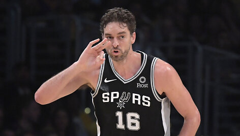 Pau Gasolis palieka &bdquo;Spurs&ldquo;.