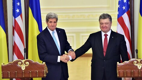JAV sekretorius Johnas Kerry ir Ukrainos prezidentas Petro Poro&scaron;enka