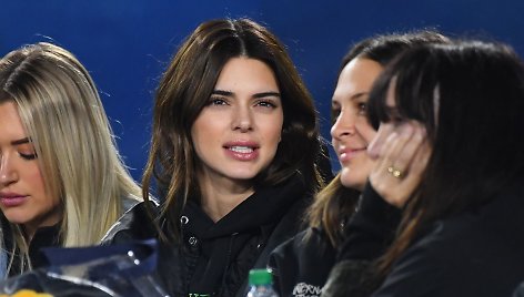 Kendall Jenner su draugėmis