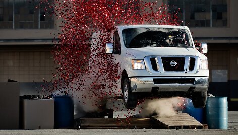drift-van-slays-obstacle-course-ft-chris-forsberg