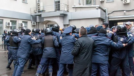 Ukrainos policija grumiasi su separatistais Charkovo mieste