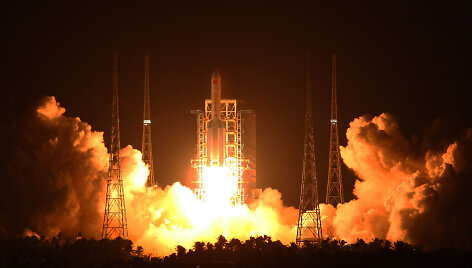 Kinijos sunkiosios raketos &bdquo;Long March 5&ldquo; startas
