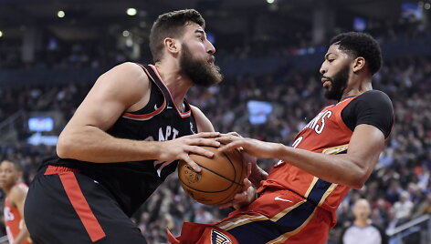 Jonas Valančiūnas ir Anthony Davisas