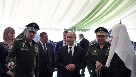 Iš kairės: Timuras Ivanovas, Vladimiras Putinas, Sergejus Šoigu